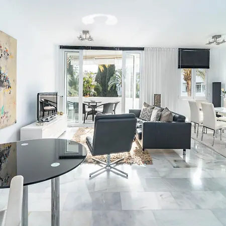 Mr- Cozy 4 Sleep Flat In Great Location Марбелья