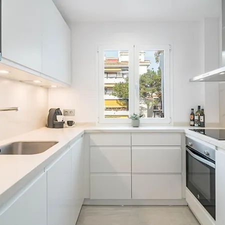 Mr- Cozy 4 Sleep Flat In Great Location Марбелья