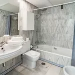 Mr- Cozy 4 Sleep Flat In Great Location *