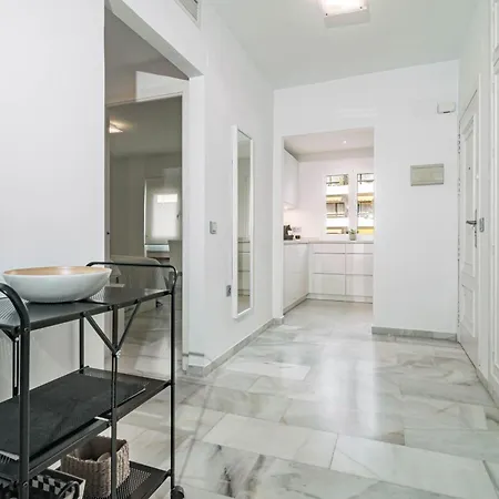 Mr- Cozy 4 Sleep Flat In Great Location 아파트