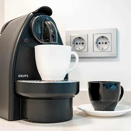 Mr- Cozy 4 Sleep Flat In Great Location 아파트