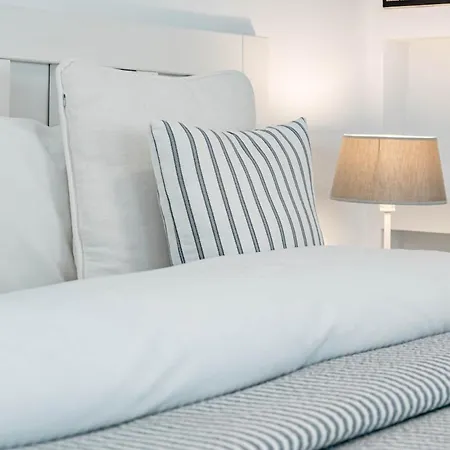 Mr- Cozy 4 Sleep Flat In Great Location 아파트 *