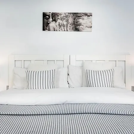 Mr- Cozy 4 Sleep Flat In Great Location 아파트 마르베야