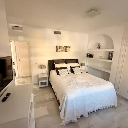 Mr- Cozy 4 Sleep Flat In Marbella, Great Location *