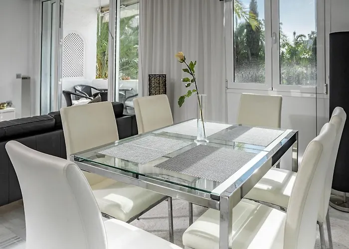 Mr- Cozy 4 Sleep Flat In Great Location *