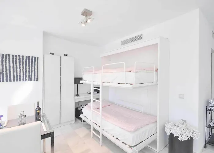 Mr- Cozy 4 Sleep Flat In Great Location *